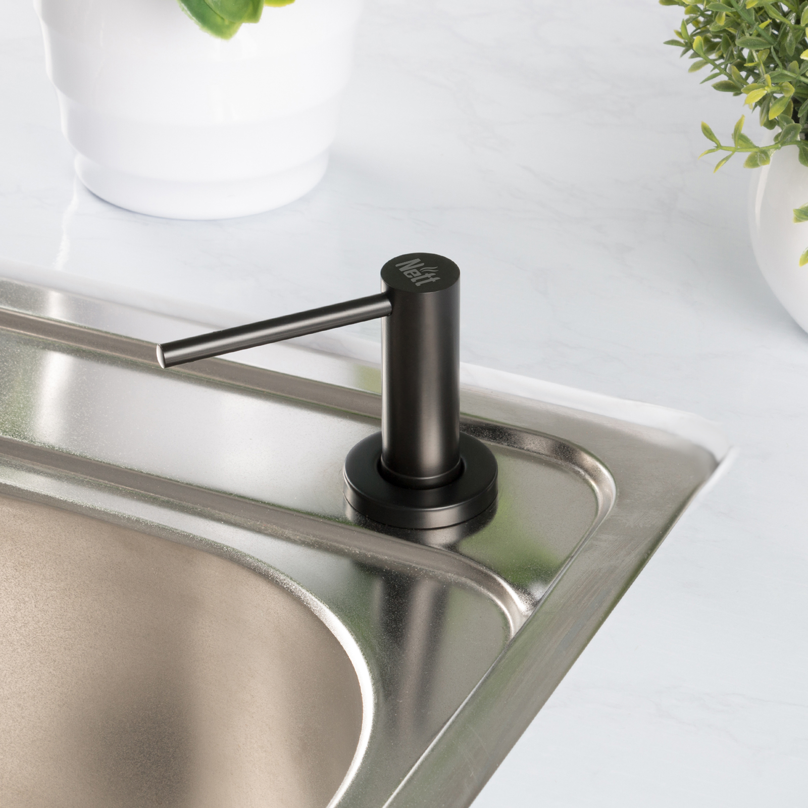 Комплект чорної мийки на кухню та змішувача з нержавіючої сталі NB-7048