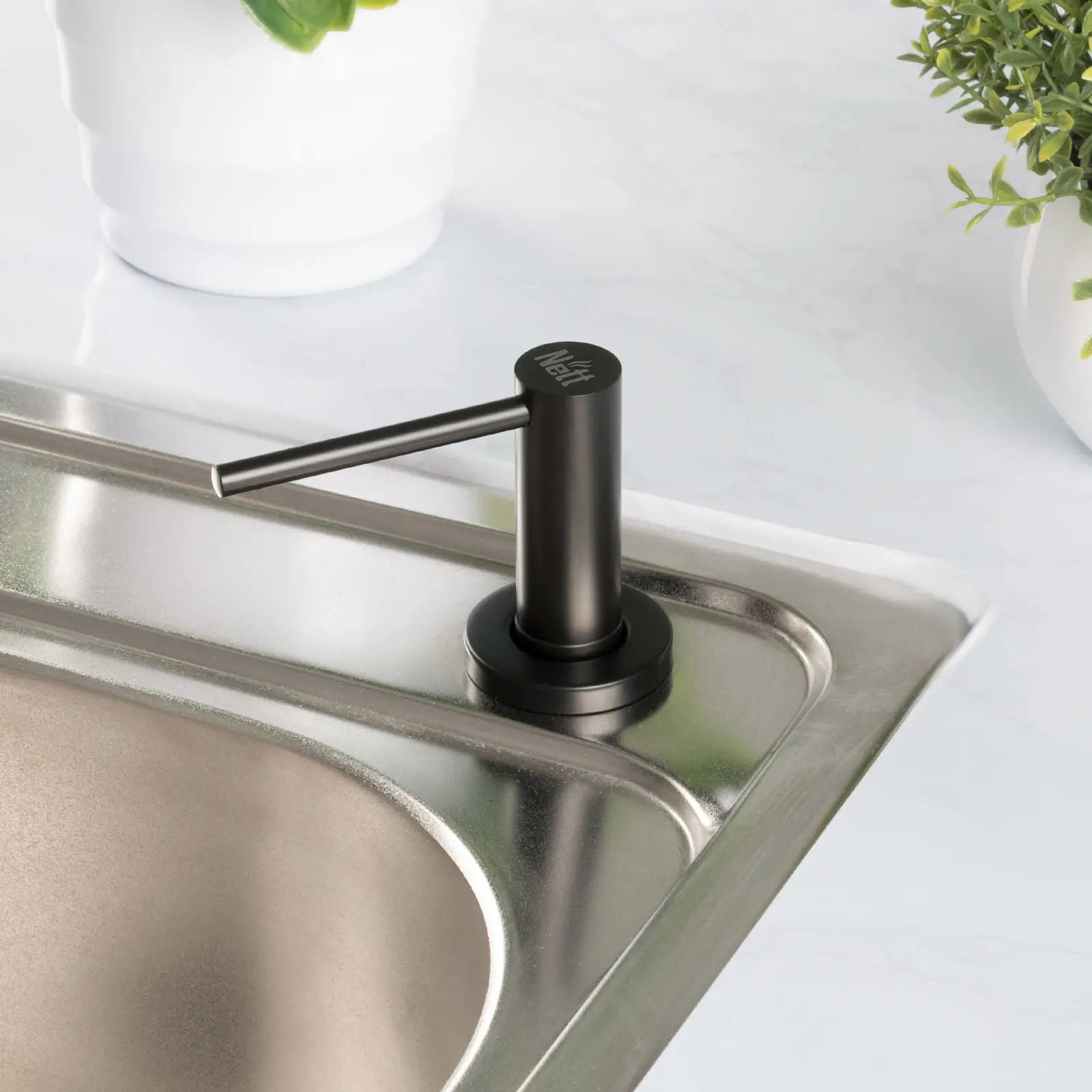 Комплект чорної кухонної мийки та змішувача з нержавіючої сталі NB-6845