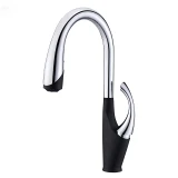 Чорний кухонний змішувач з висувним виливом "Лебідь" Nett SWB-435