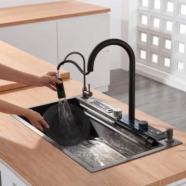 Смеситель кухонный черный с водопадом/выдвижной воронкой нержавеющий Nett OB-38 фото