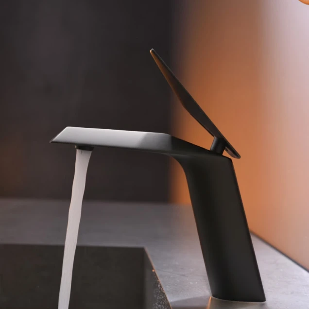 Графітовий дизайнерський кран у ванну кімнату Nett DGr-66 фото